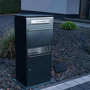 Paketboxen beleuchtet