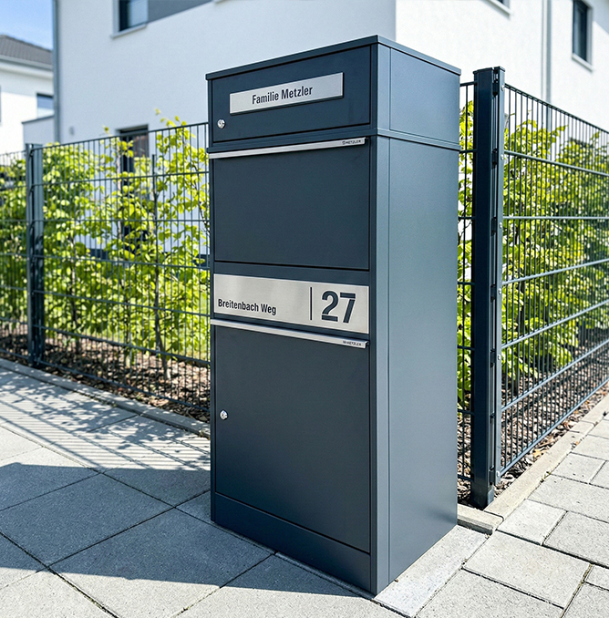Paketbox aus Edelstahl für sichere und wetterfeste Paketzustellung