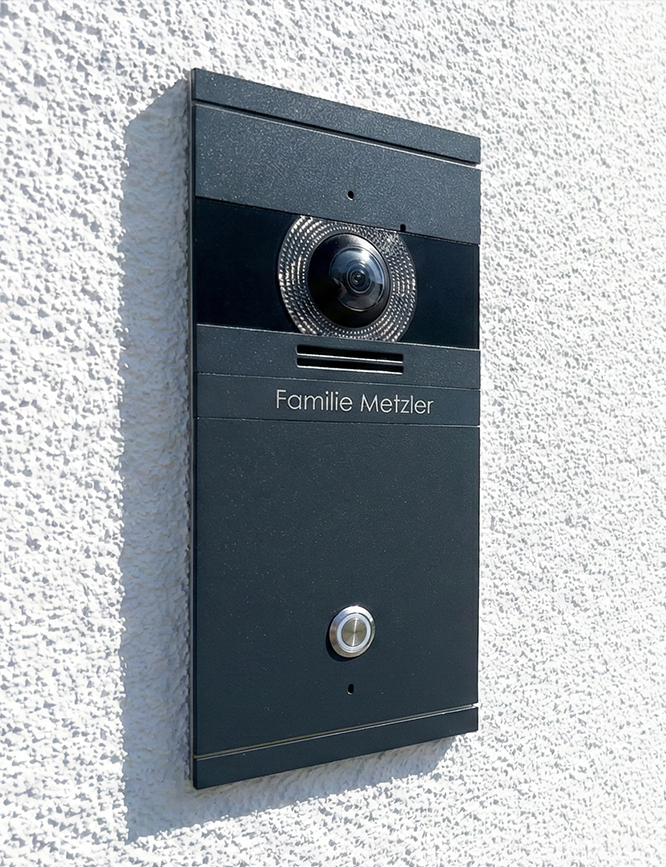 Edelstahl-Sprechanlage mit Kamera für sichere Kommunikation am Hauseingang