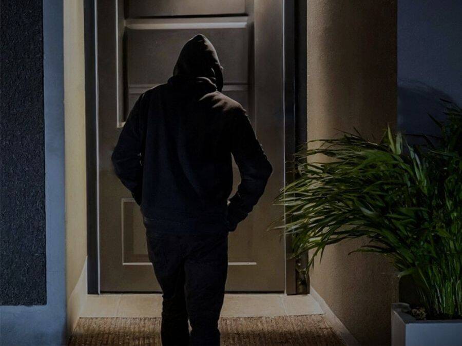 En sécurité au quotidien : protégez votre domicile avec des interphones intelligents et des boîtes à colis - Partez en vacances l\'esprit tranquille : protégez votre domicile avec Metzler