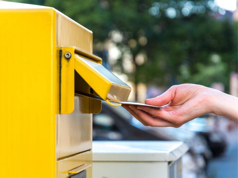 Der Briefkasten im Wandel: Metzler und die Anpassung an die Postreform - Die Zukunft des Briefkastens: Metzler und die Anpassung an die Postreform