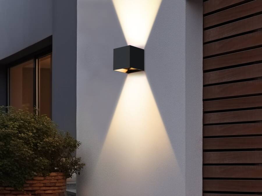 Create un\'atmosfera invernale con eleganti lampade da esterno ed elementi decorativi - Atmosfera invernale in giardino con Metzler: Lampade da esterno & decorazioni per un\'atmosfera festiva