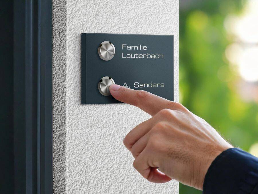 Einzigartig und stilvoll: Gravierte Türklingeln und Hausnummernschilder - Metzler gravierte Türklingeln & Hausnummernschilder – Persönlich & stilvoll