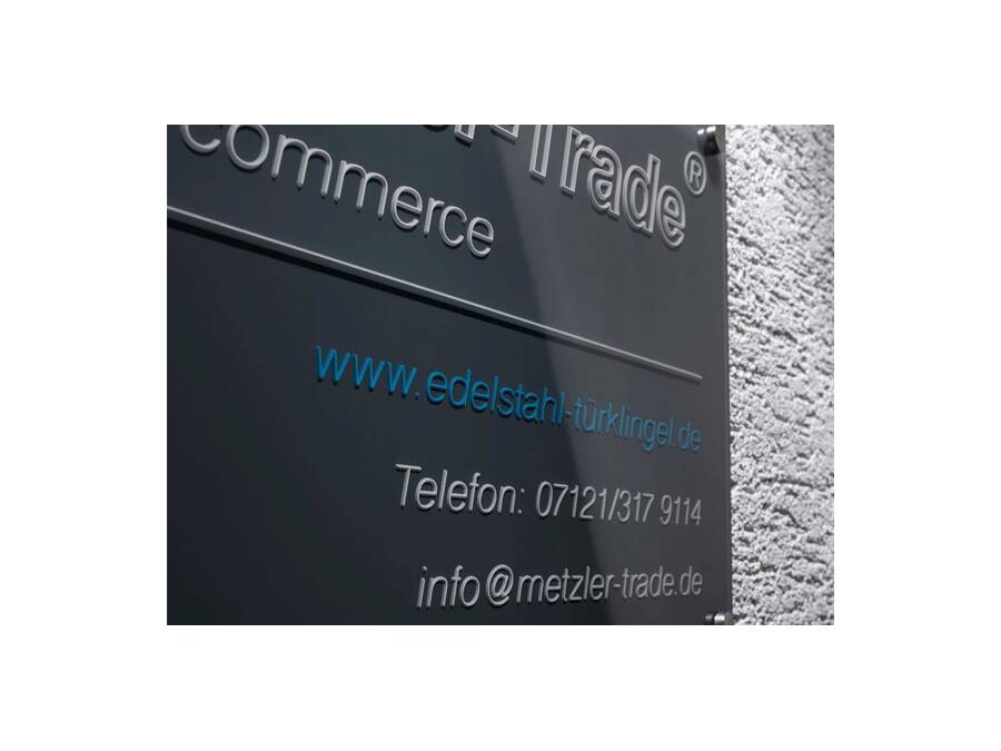 Gestalten Sie Ihr Firmenschild aus Edelstahl oder Plexiglas mit Gravur günstig online - Firmenschilder, Praxisschilder & Kanzleischilder