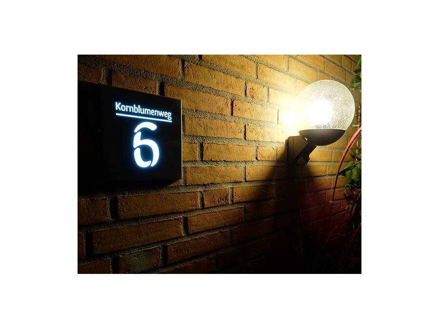 Beleuchtete Hausnummernschilder von Metzler - optimal für die dunkle Jahreszeit - Hausnummerntafeln & Hausschilder mit LED-Beleuchtung aus Edelstahl