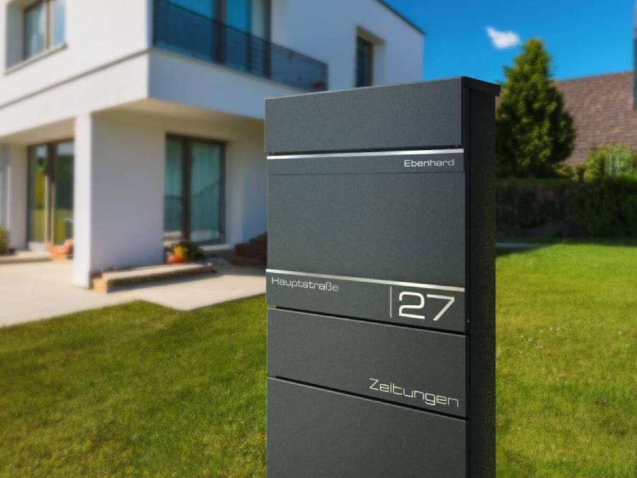 Metzler Standbriefkasten Alves 2 frontal seitlich am Hauseingang