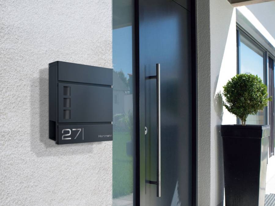 Metzler Briefkasten Cube Szenario am Hauseingang