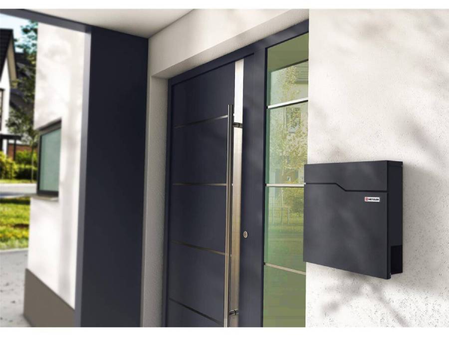 Metzler Briefkasten Hoffmann mit austauschbarem Namensschild - am Hauseingang