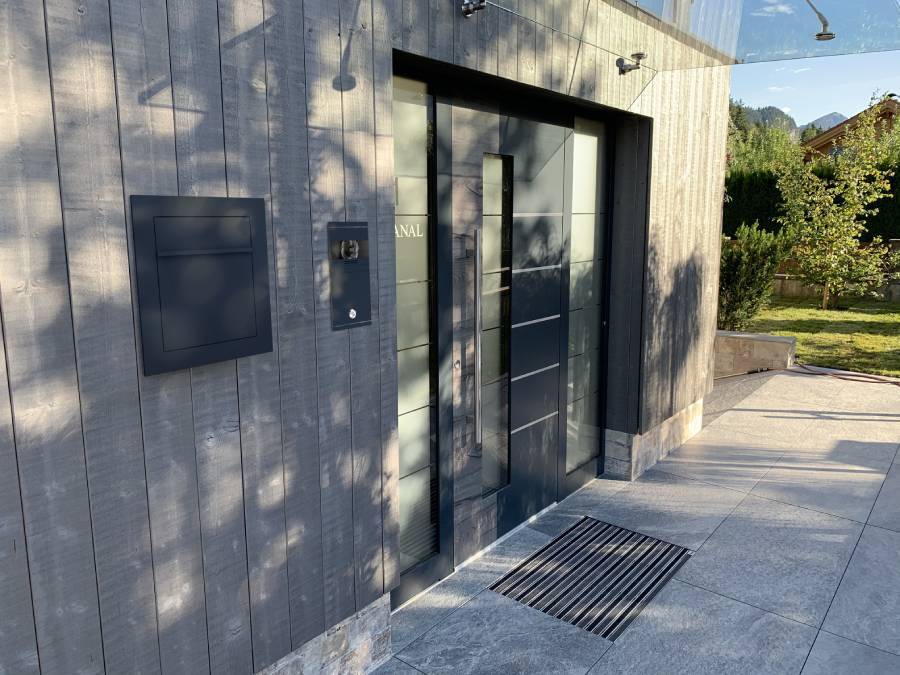 Metzler Unterputzbriefkasten Hugo Hauseingang Szene 3