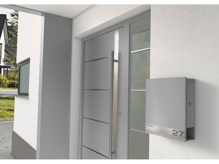 Metzler Briefkasten Lepo 1 in Graualuminium an der Fassade