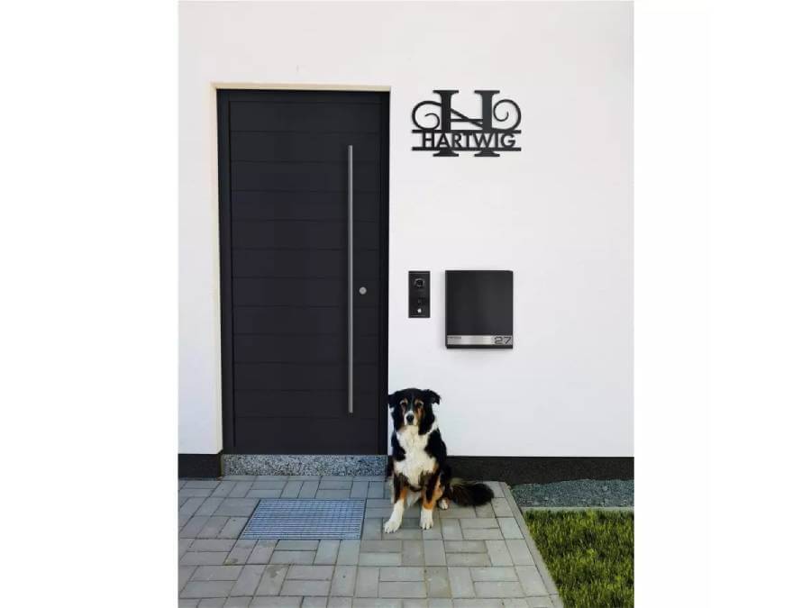 Metzler Briefkasten Lepo 1 Tiefschwarz - Szenario am Hauseingang