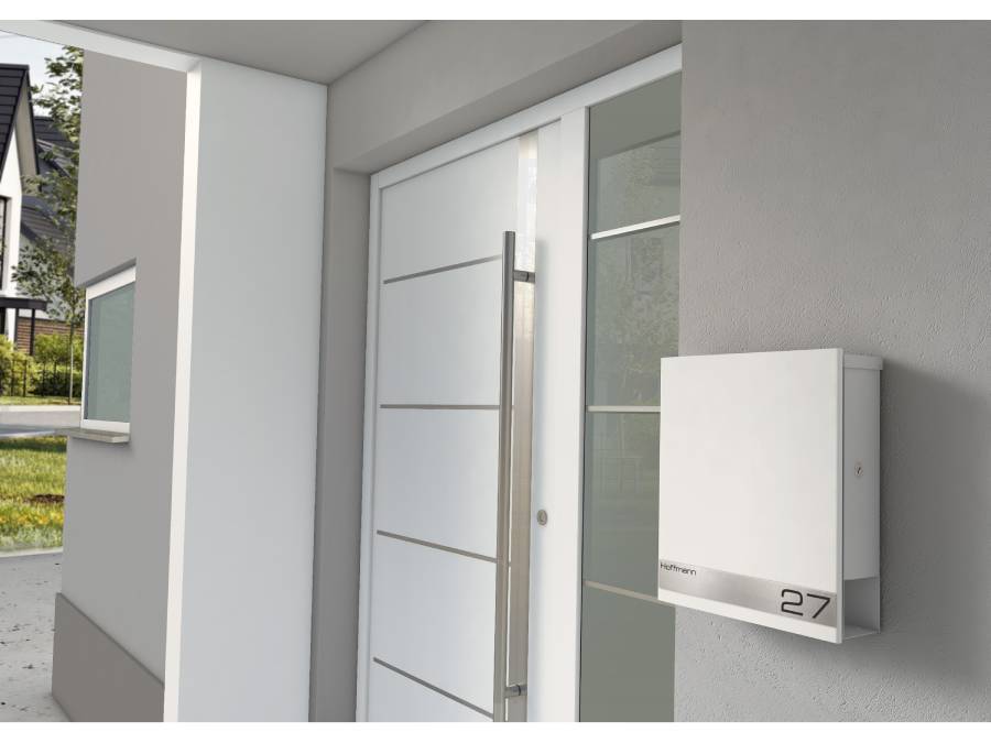 Metzler Briefkasten Lepo 1 in Verkehrsweiß an der Fassade