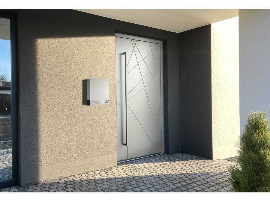 Metzler Briefkasten Lepo 1 Verkehrsweiß- Szenario am Hauseingang