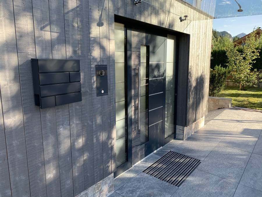 Metzler Briefkasten Modell-G - am Hauseingang