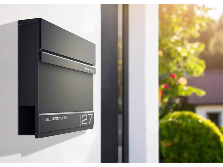 Metzler Briefkasten Hermann - an der Fassade