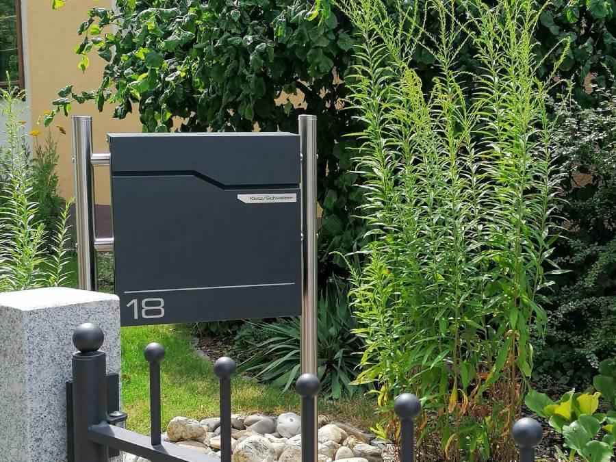 Metzler Standbriefkasten Hoffmann - am Hauseingang
