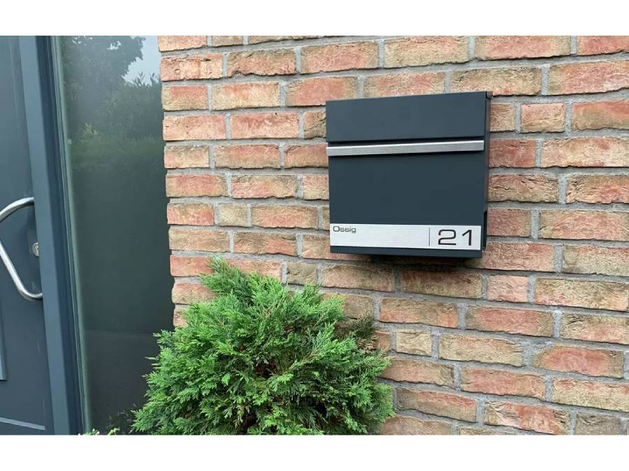 Briefkasten Metzler Stencil an der Hauswand