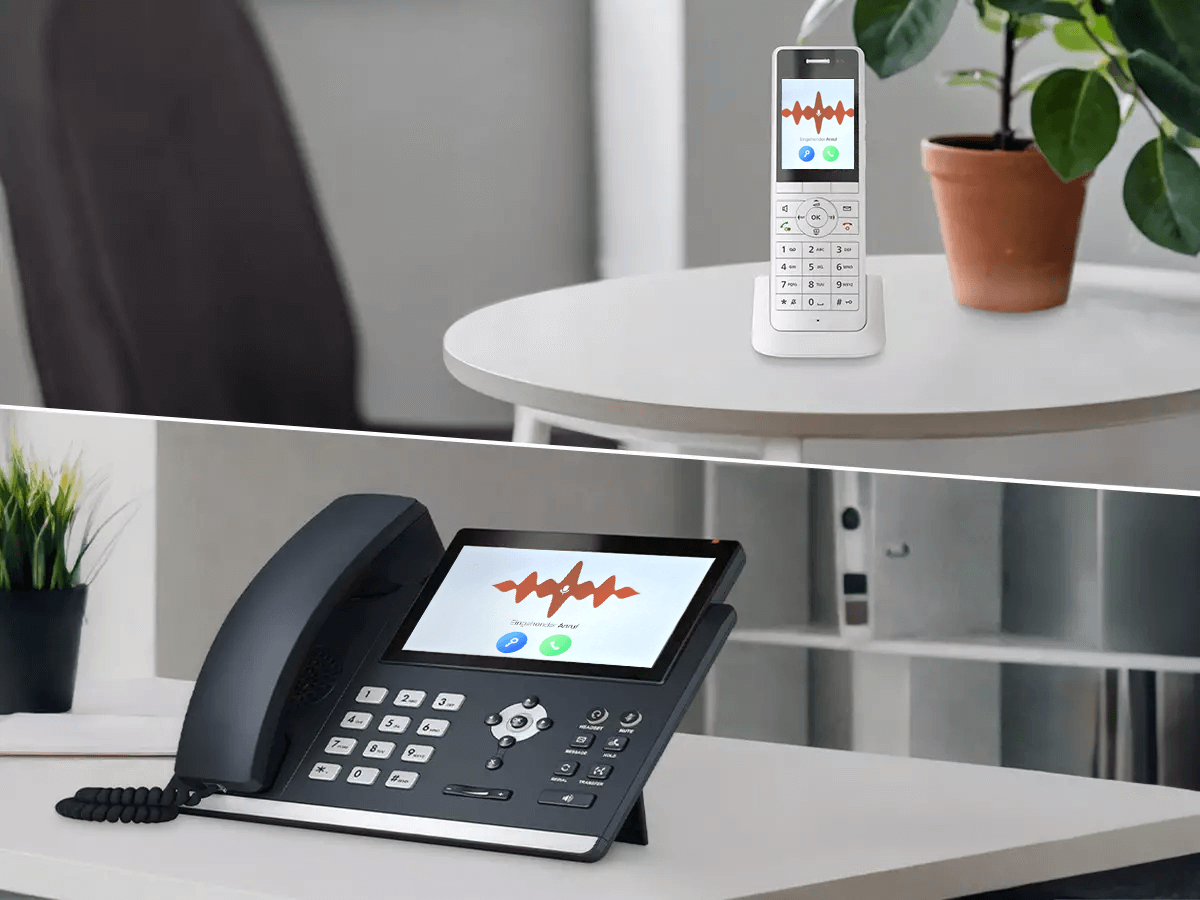 SIP Telefon auf Bürotisch und FRITZ-Fon auf einem kleinen Beistelltisch