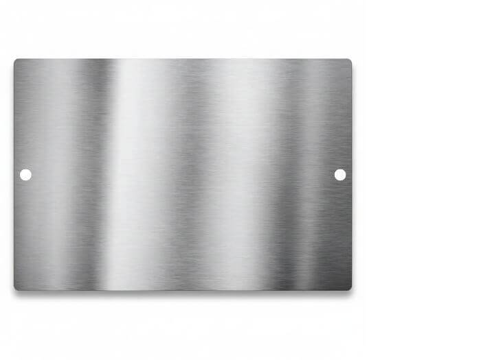 Hausnummernschild mit Bohrloechern