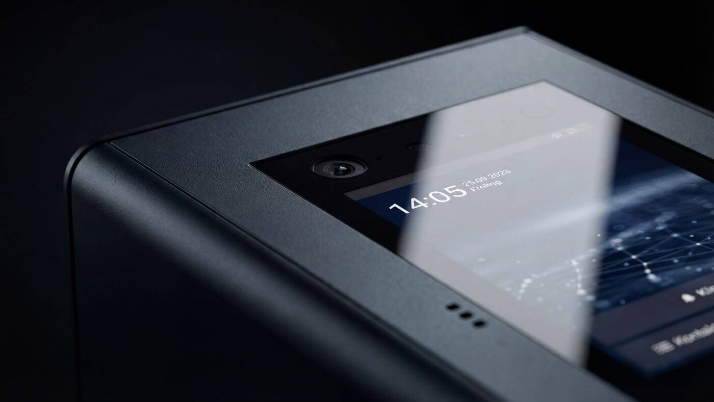 SDM10S in einer Schrägperspektive mit Spiegelung