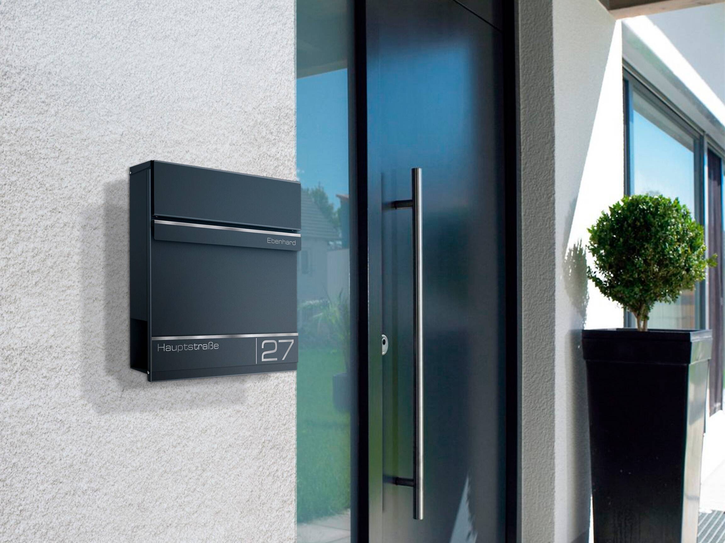 Metzler Briefkasten Siebert Anthrazit mit Zeitung