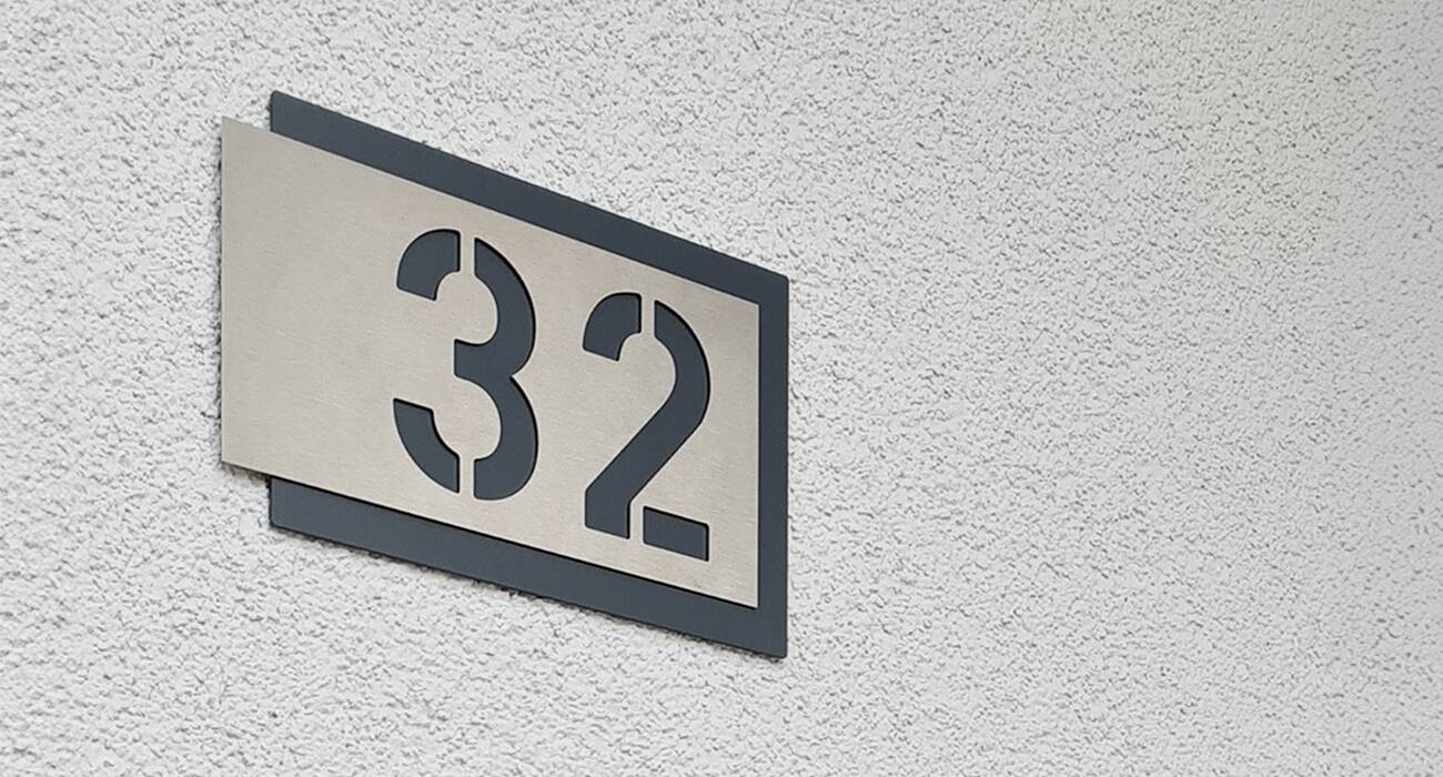 Metzler Edelstahl Hausnummernschild Individuelle Gravur
