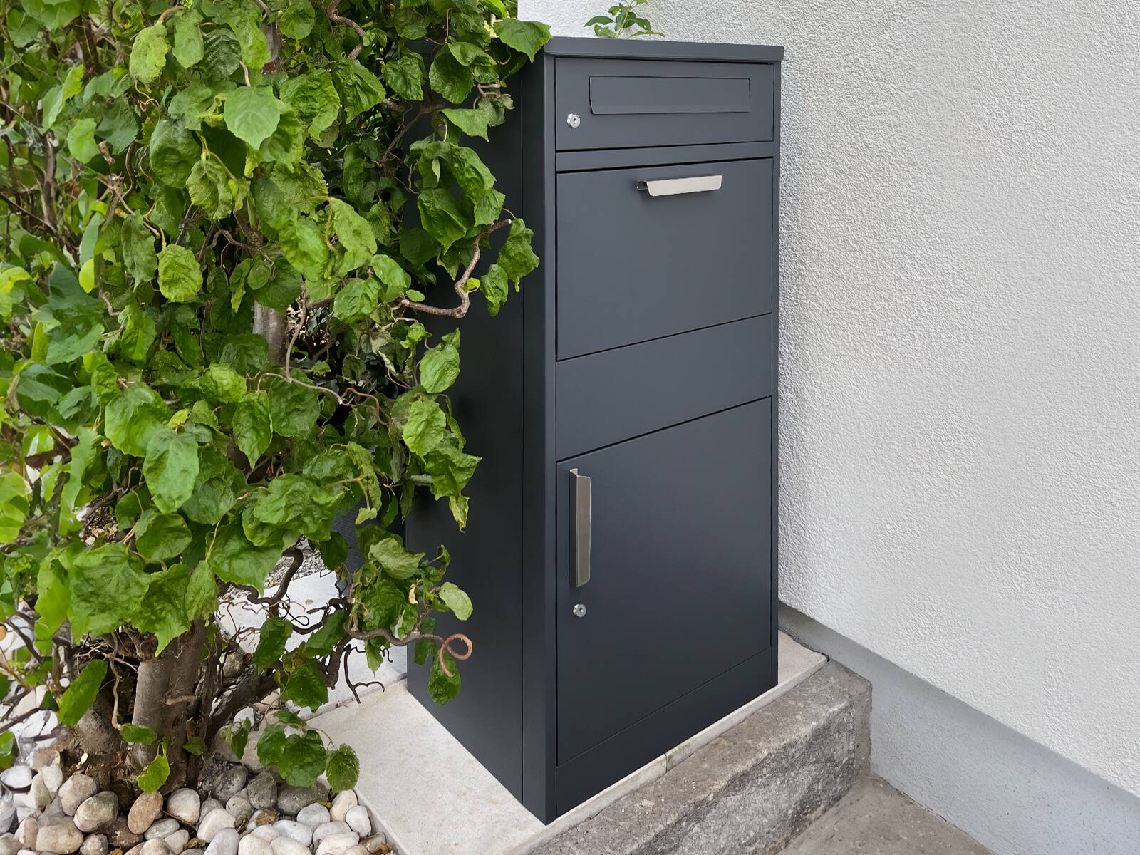 Briefkasten & Paketbox Bispo  in mattem Anthrazitgrau