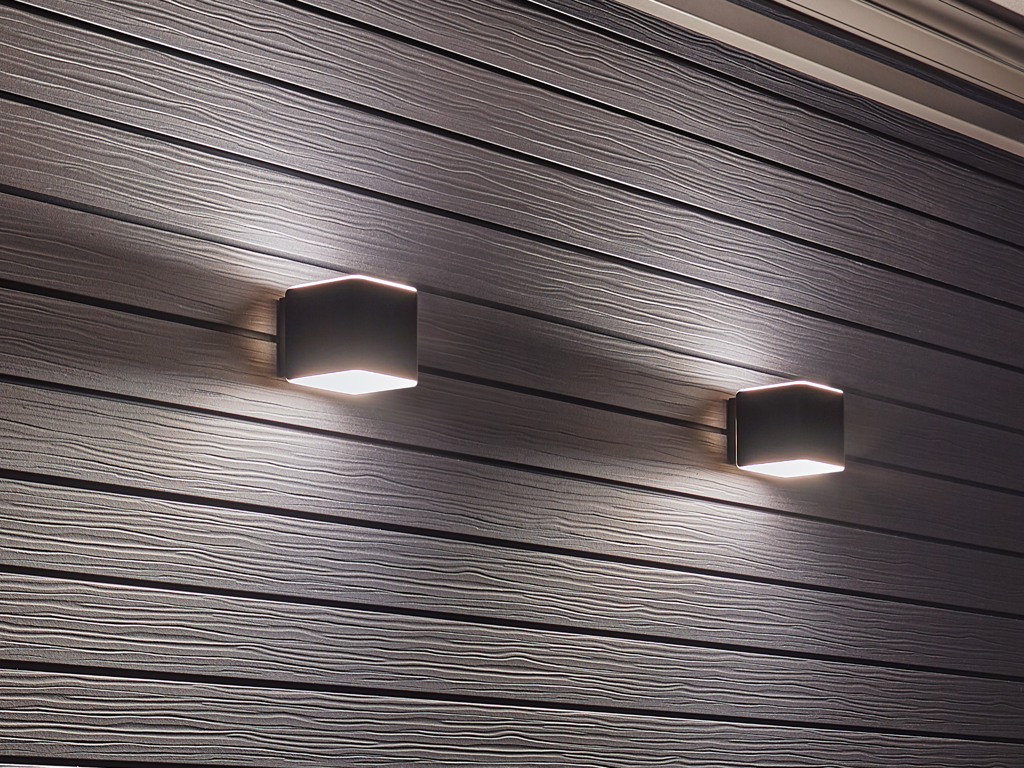 Warmweiße Ausleuchtung für Haus und Garten