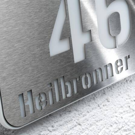 Solar-Hausnummer von Steinel | Edelstahl | Dämmerungssensor