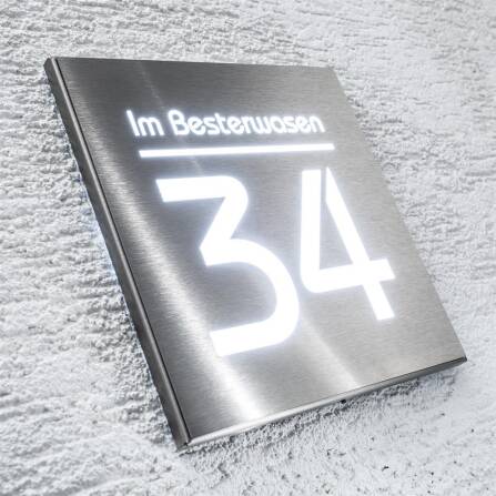 Hausnummernschild aus Edelstahl mit weißer LED-Beleuchtung