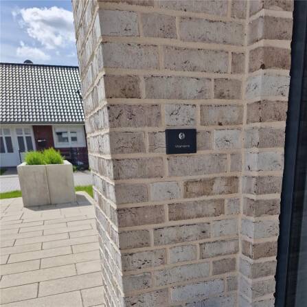 Metzler Aufputz Türklingel | personalisiert mit Gravur | Edelstahl-Taster mit LED | RAL 7016 Anthrazitgrau | Vitus