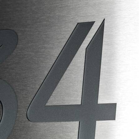 Hausnummernschild aus Edelstahl gebürstet