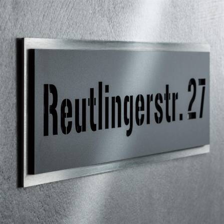 Schild mit Straße & Hausnummer aus Edelstahl in...