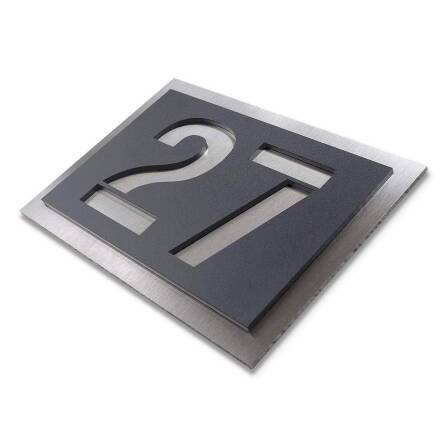 Hausnummernschild aus Edelstahl für WDVS-Fassade