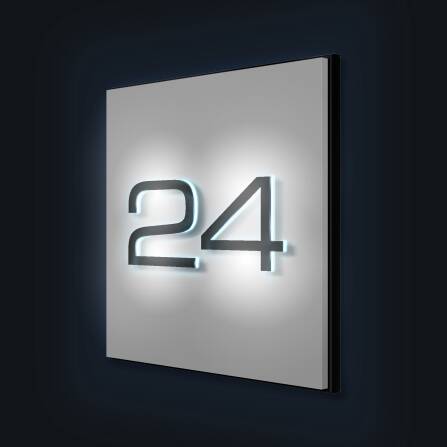 LED-beleuchtetes Hausnummernschild aus Edelstahl in Schneeweiß