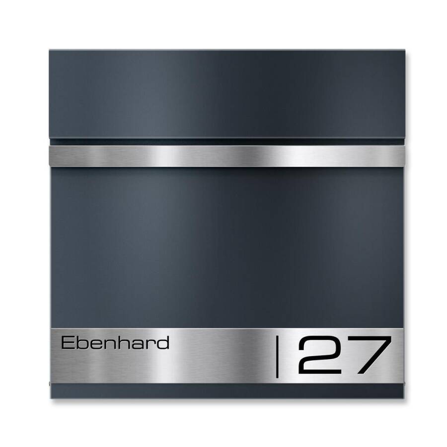 Anthrazitfarbener Briefkasten mit ausgeschnittener Hausnummer