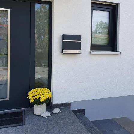 Metzler Briefkasten Anthrazit mit Lasergravur | Stencil