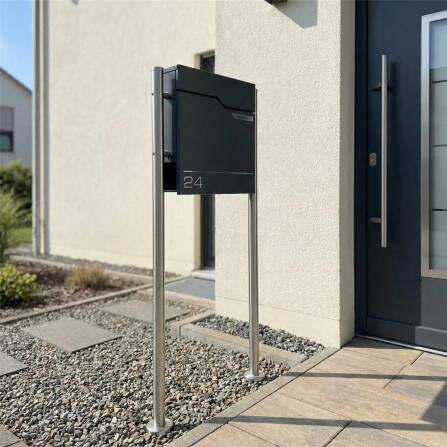 Metzler Standbriefkasten Anthrazit austauschbares Namensschild | Hoffmann