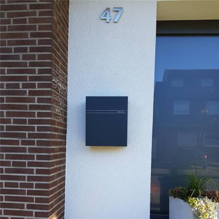 Metzler Briefkasten Anthrazit RAL 7016 Gravur | Lepo 2