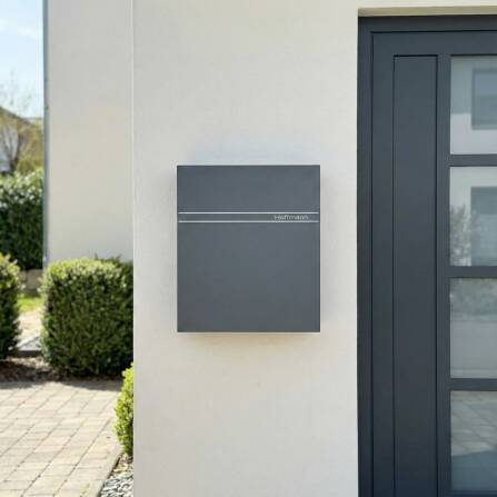 Metzler Briefkasten Anthrazit RAL 7016 Gravur | Lepo 2