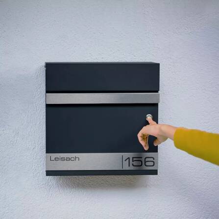 Cassetta delle lettere Metzler con campanello wireless | Antracite | personalizzata con incisione | Targhetta nome in acciaio inox | con vano per giornali | Stencil