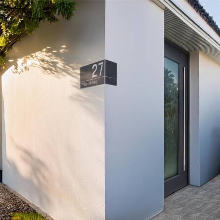 Hausnummernschild aus Edelstahl für Eckmontage rechts