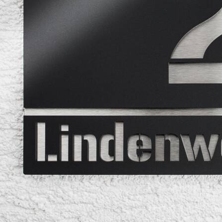 Hausnummernschild aus Edelstahl für Eckmontage rechts