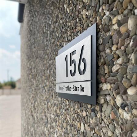 Metzler Individuelle Hausnummer aus Edelstahl | 27 x 17,5 cm