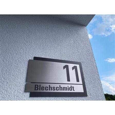 Metzler Individuelle Hausnummer aus Edelstahl | 27 x 17,5 cm