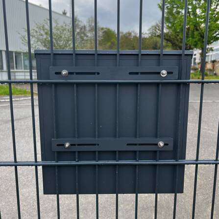 Zaunbefestigung für Briefkästen in Anthrazit