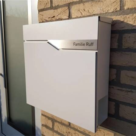 Metzler Briefkasten Weiß austauschbares Namensschild | Ebenhard