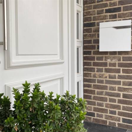 Metzler Briefkasten Weiß austauschbares Namensschild | Ebenhard