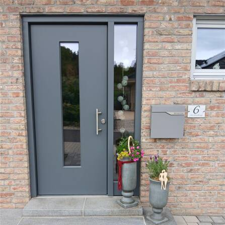 Metzler Briefkasten Graualuminium austauschbares Namensschild | Ebenhard