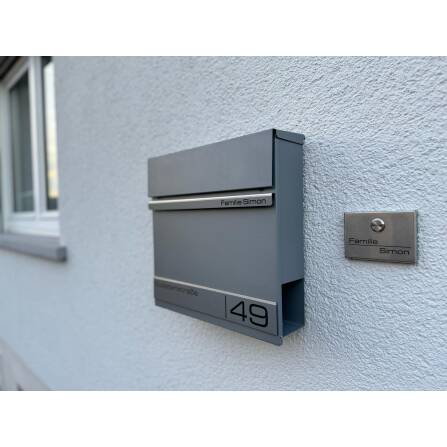 Metzler Briefkasten in RAL9007 Graualuminium Lasergravur | Hermann
